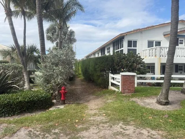 access path to private beach