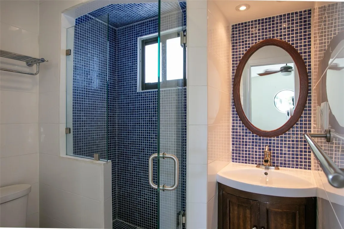 2nd bedroom bathroom