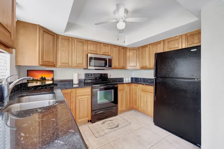 KITCHEN...........