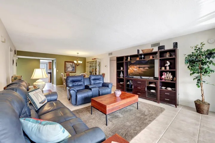 LIVING ROOM......