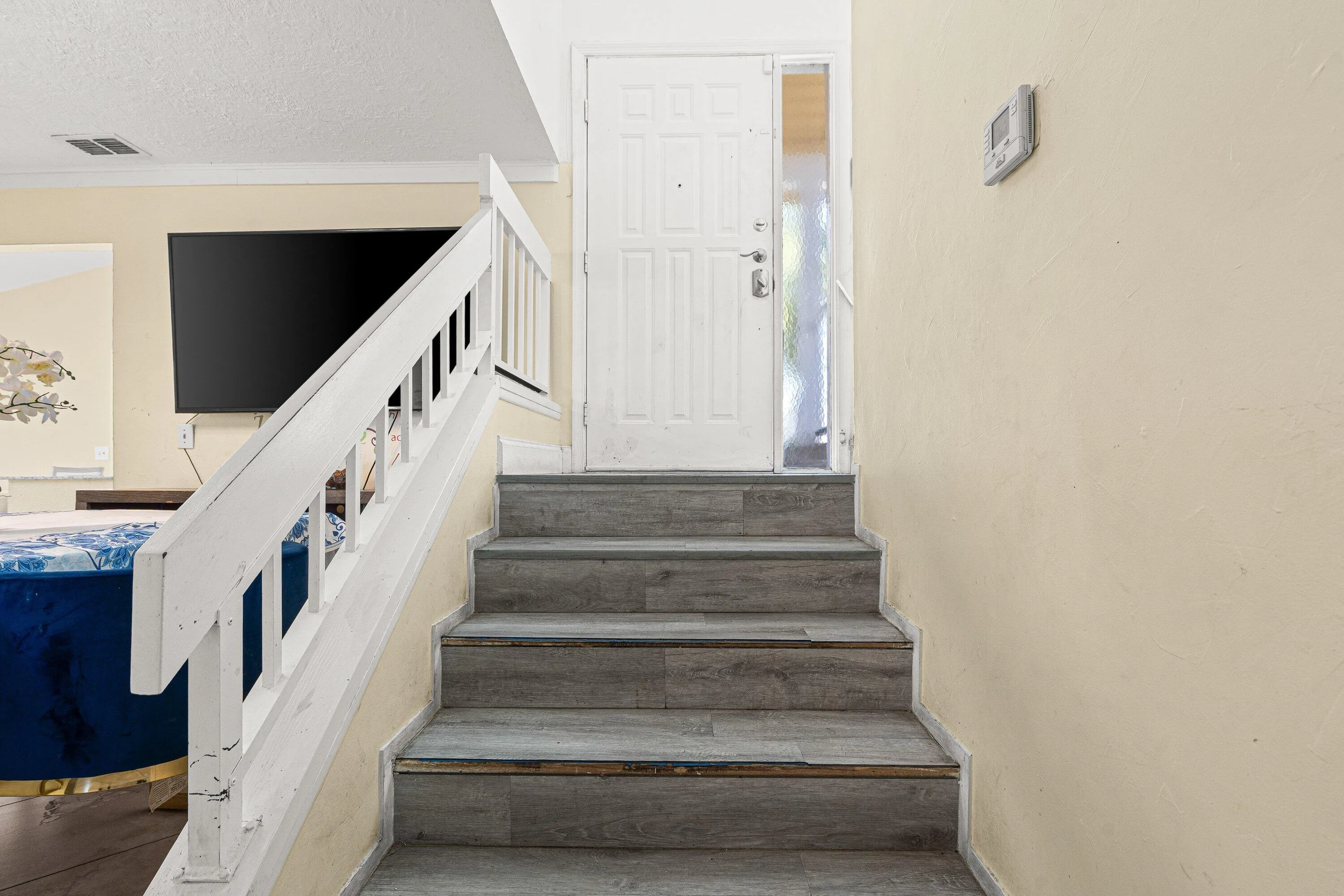 Foyer -Stairs/ downstairs
