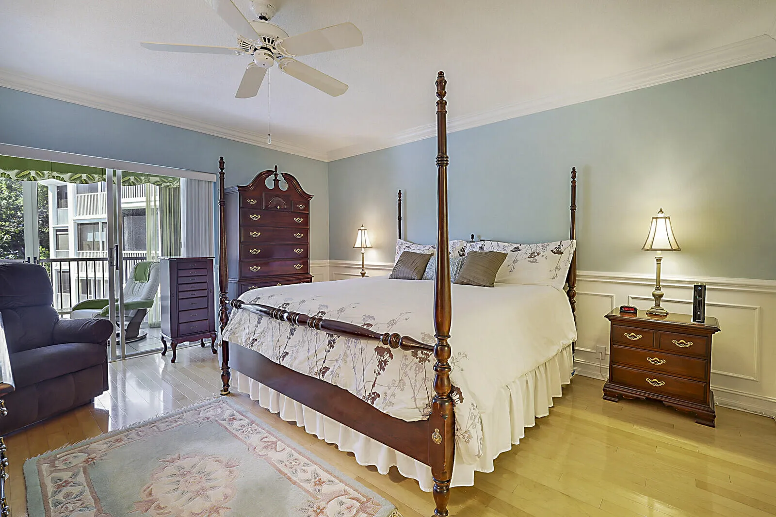 22_700_NE_Harbour_Terrace_Apt_231_22_mls