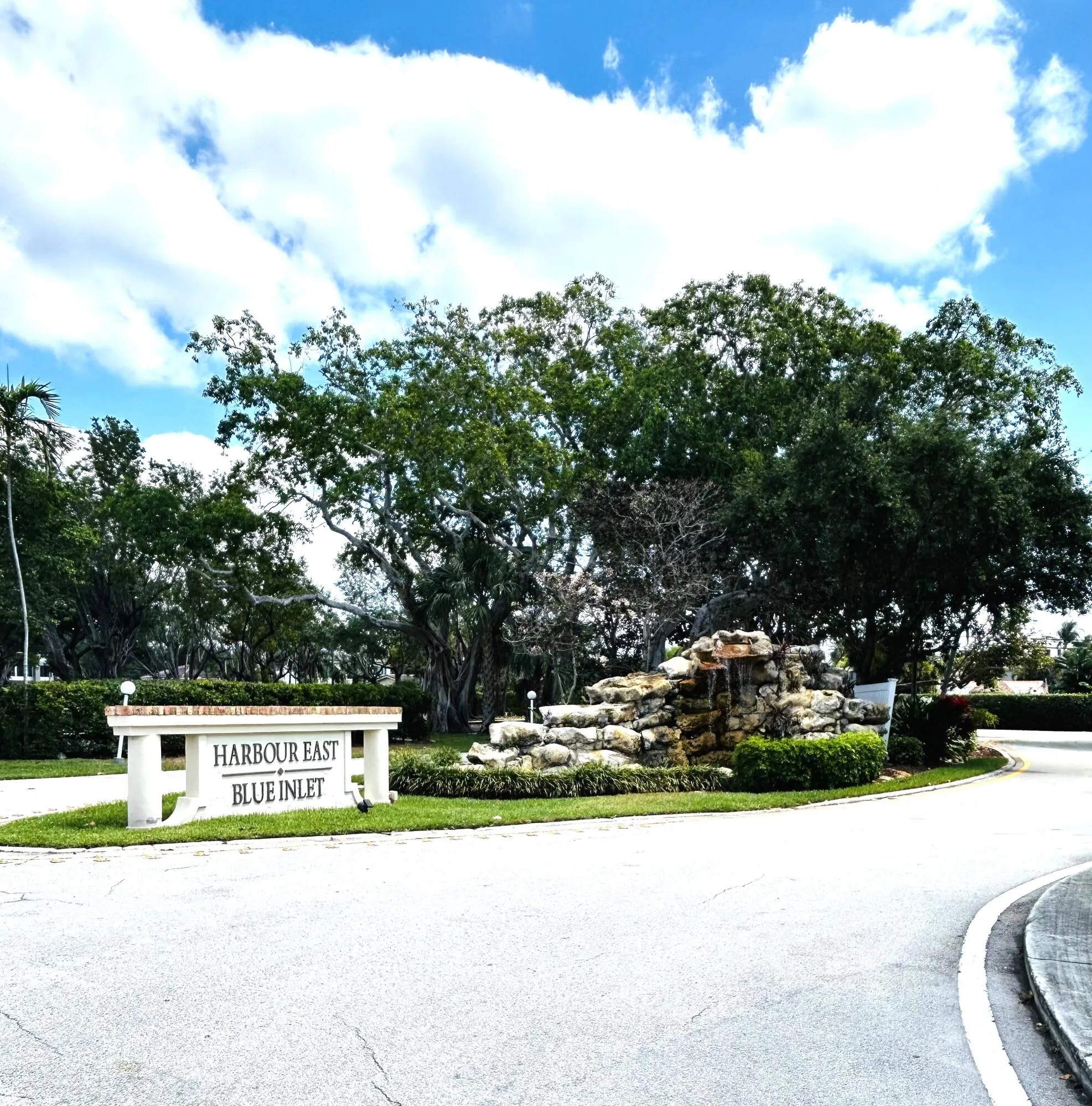 700 NE Blue Inlet