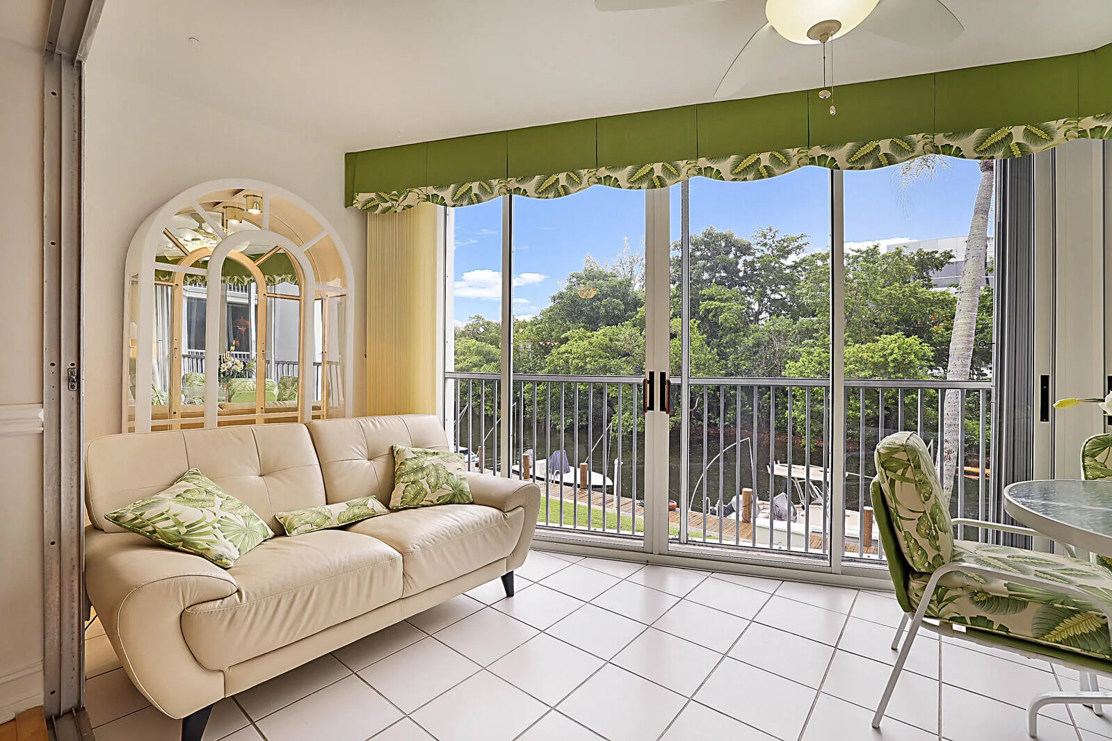04_700_NE_Harbour_Terrace_Unit_2314_mls