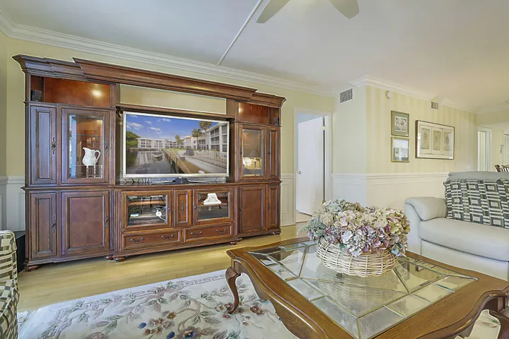 09_700_NE_Harbour_Terrace_Apt_231_9_mls