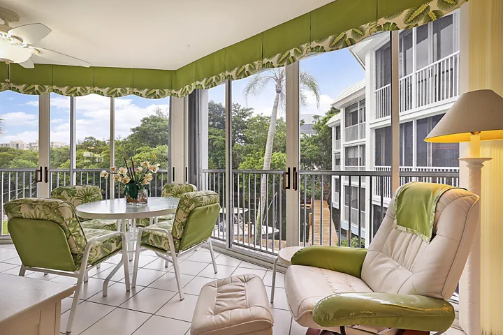 07_700_NE_Harbour_Terrace_Unit_2317_mls