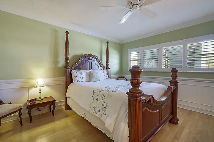 20_700_NE_Harbour_Terrace_Apt_231_20_mls