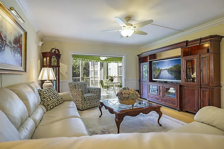 04_700_NE_Harbour_Terrace_Apt_231_4_mls