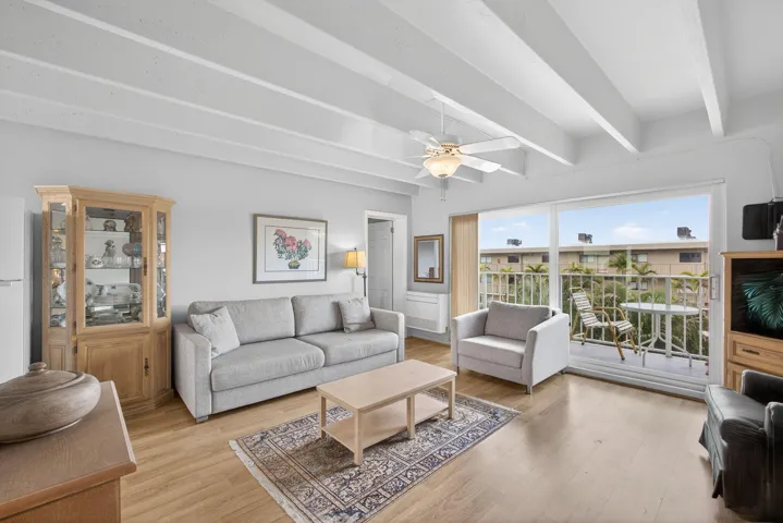 Living Room Photo #2