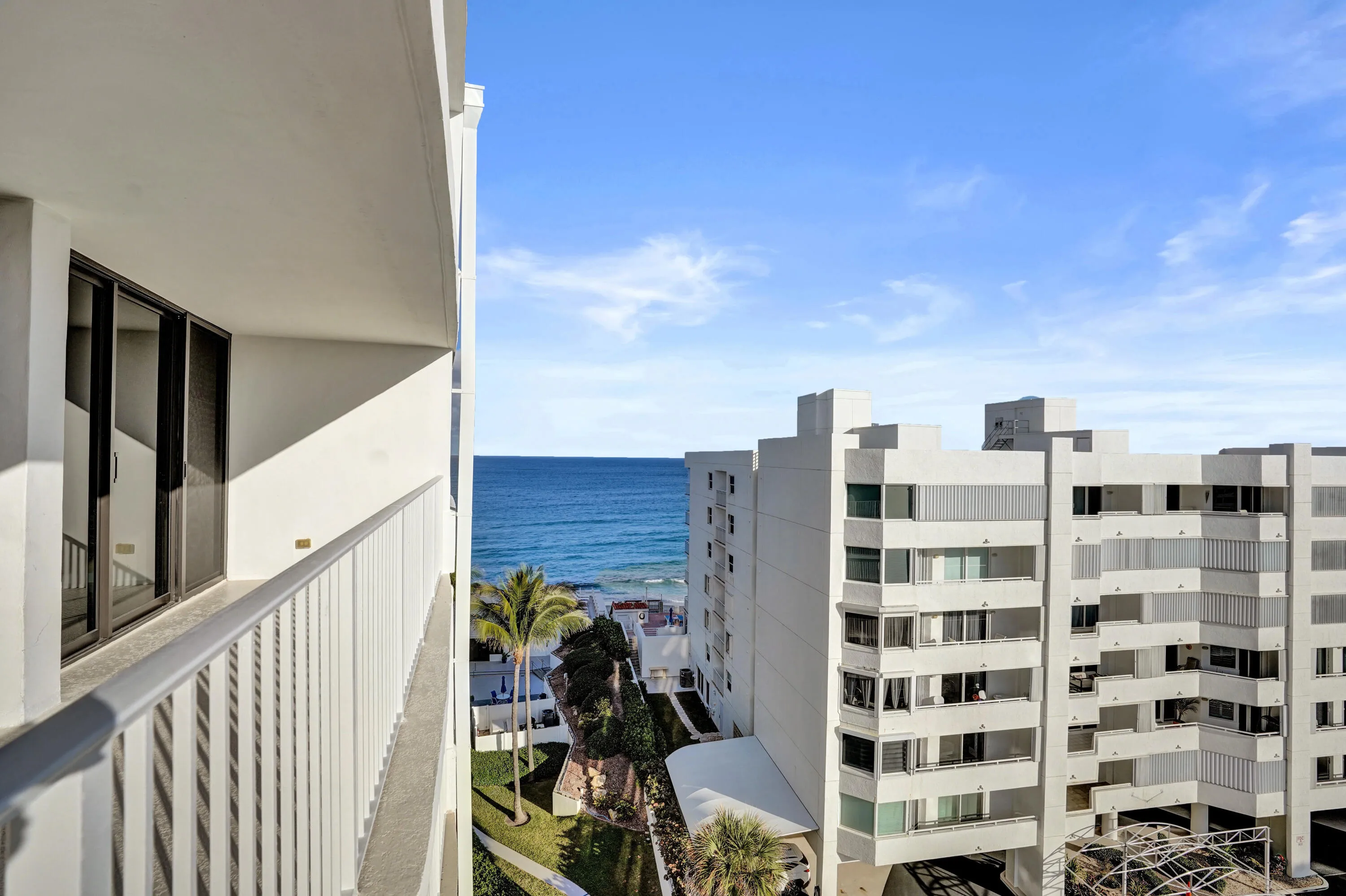 Waterfront condo in South Palm Beach