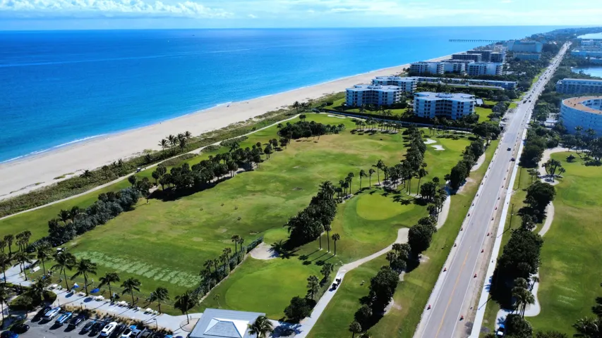 Par 3 Golf course in Palm Beach Florida