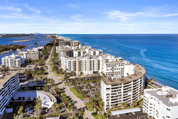 Waterfront condo in South Palm Beach