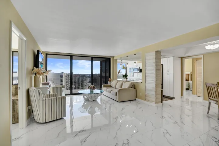 Waterfront condo in South Palm Beach