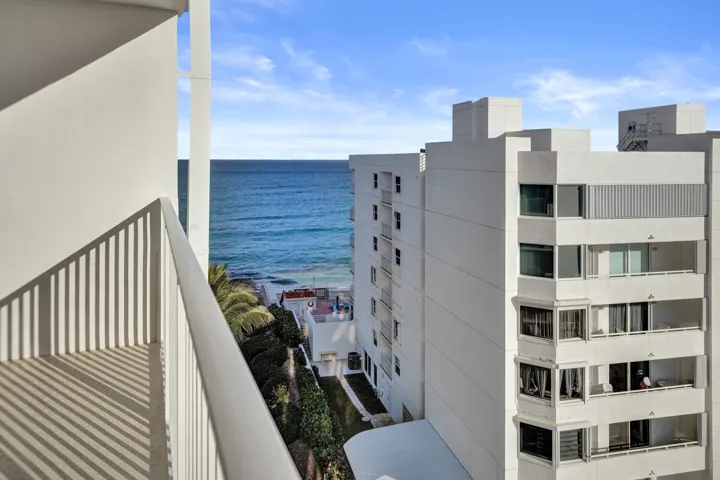 Waterfront condo in South Palm Beach