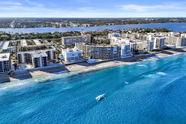 Waterfront Condo For Sale in Florida