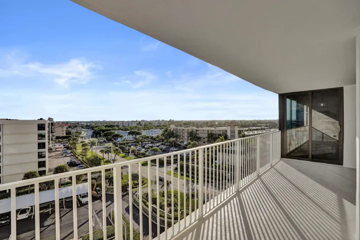 Waterfront condo in South Palm Beach