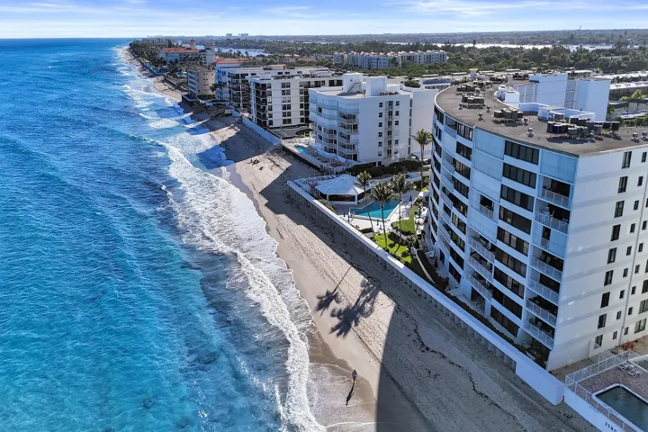 Waterfront condo in South Palm Beach