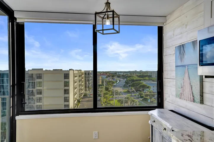 Waterfront condo in South Palm Beach