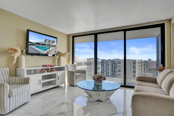Waterfront Condo For Sale in Florida
