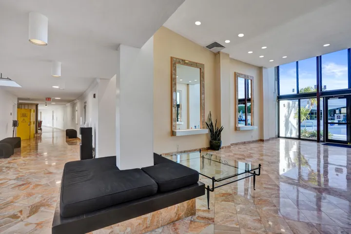 South Palm Beach Mayfair House