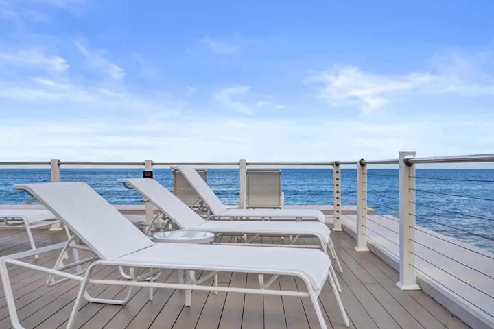 Waterfront condo in South Palm Beach