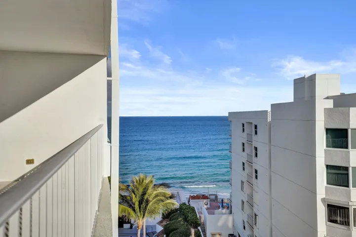 Waterfront condo in South Palm Beach