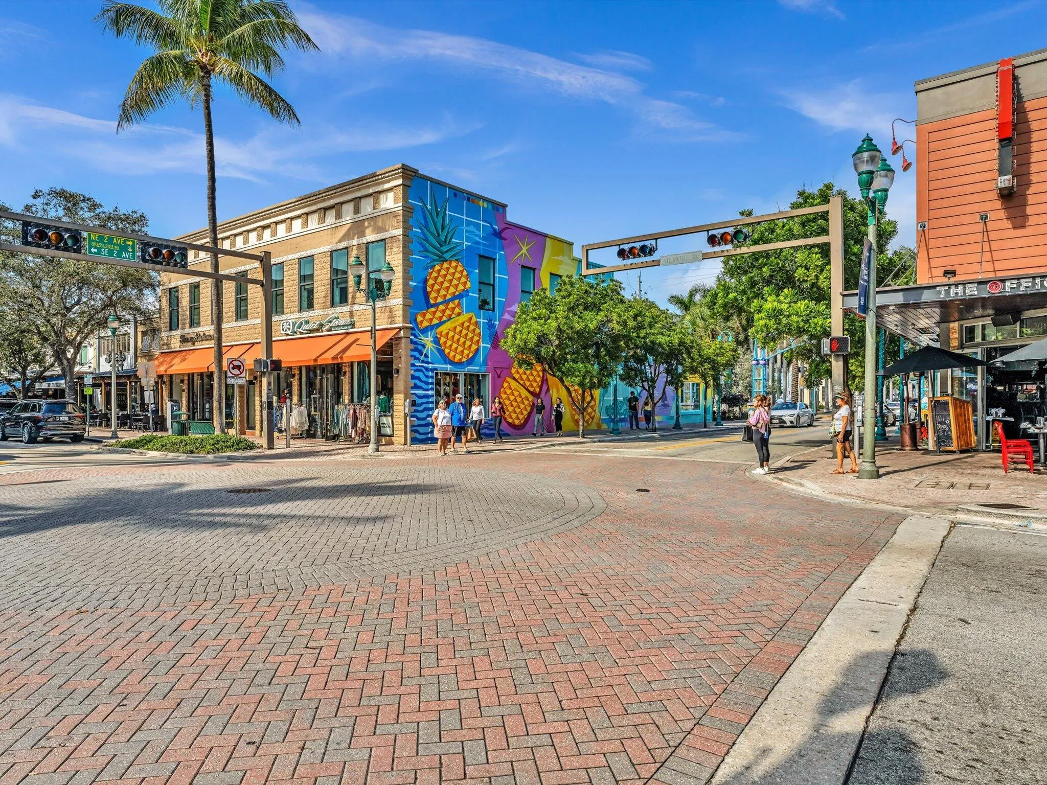 Entering "Pineapple Grove" district on NE 2nd Ave, off Atlantic Ave