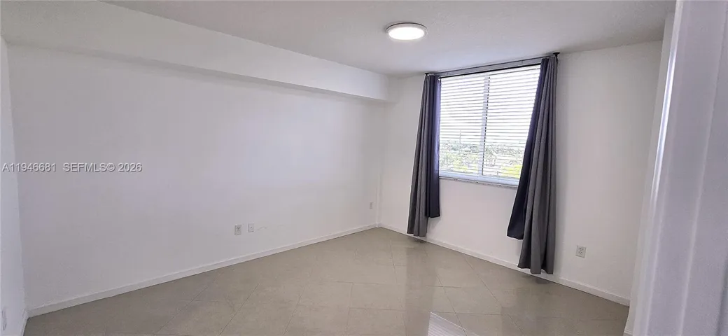 LARGE MASTER BED