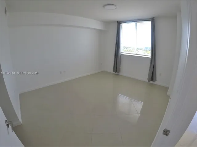 LARGE MASTER BED