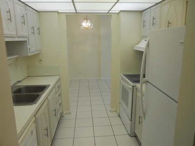 Full Kitchen view