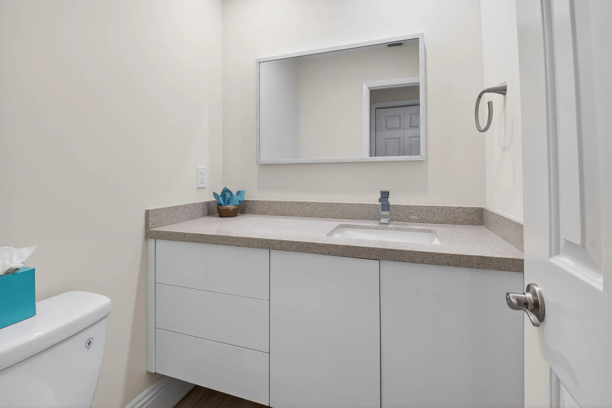 POWDER ROOM