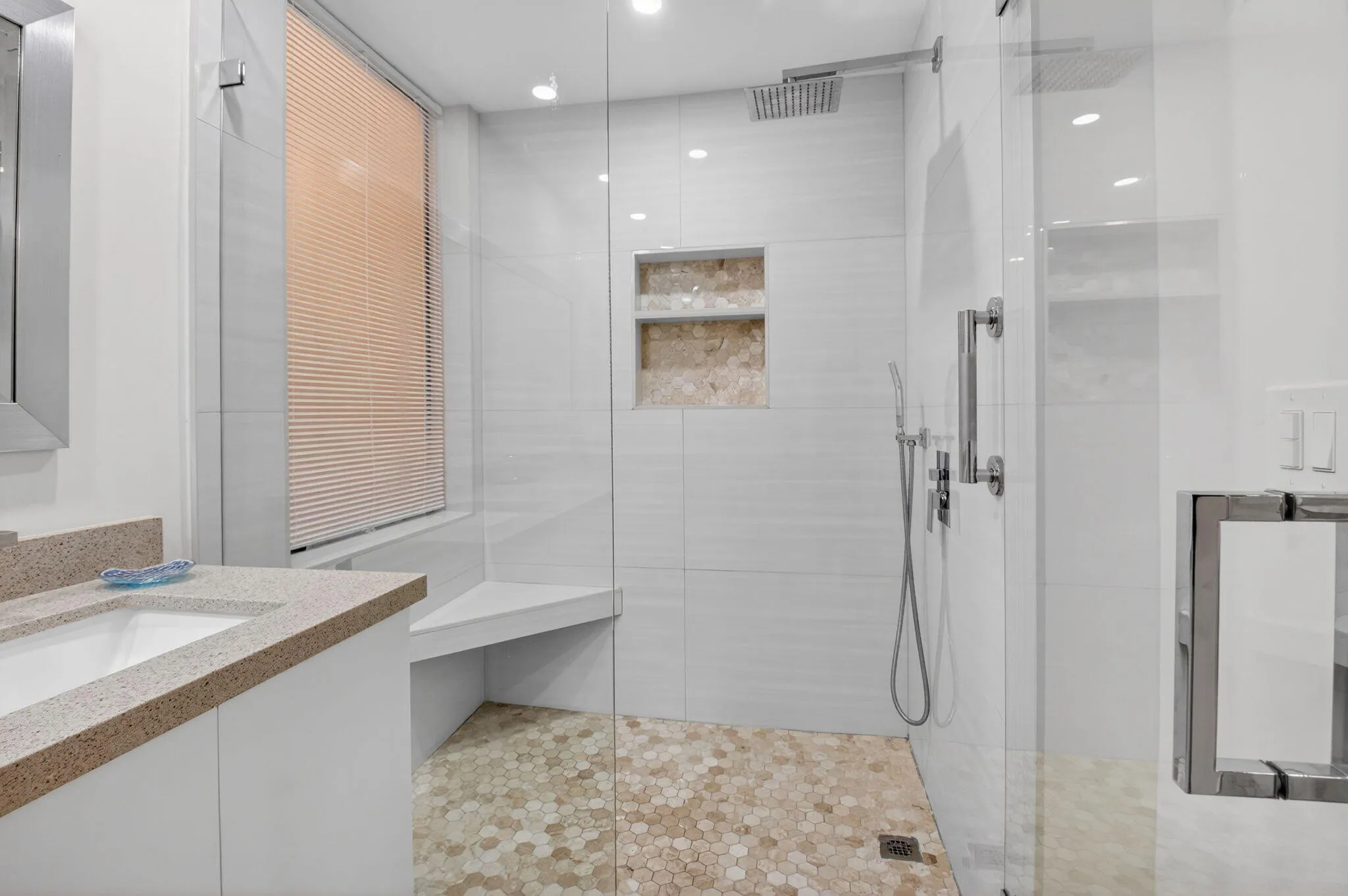 OVERSIZED SHOWER
