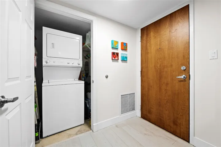 In-unit washer/dryer