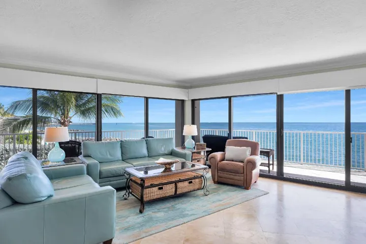 Floor to Ceiling Open Ocean View