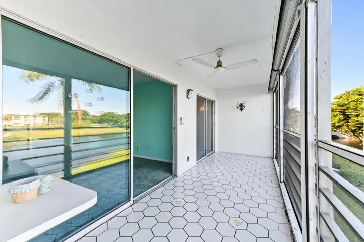 24 balcony 02