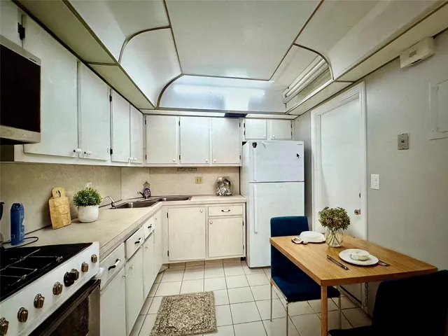 Virtually Stage
