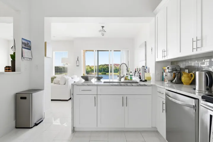 855-MARINA-DEL-RAY-3-33401-008