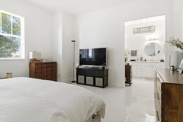 855-MARINA-DEL-RAY-3-33401-024
