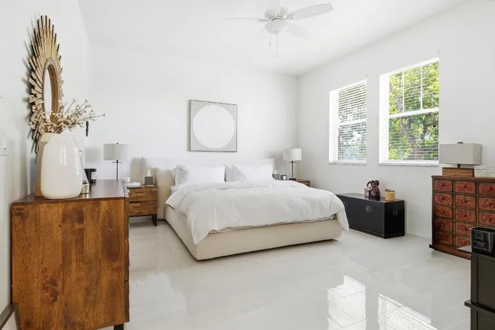 855-MARINA-DEL-RAY-3-33401-023