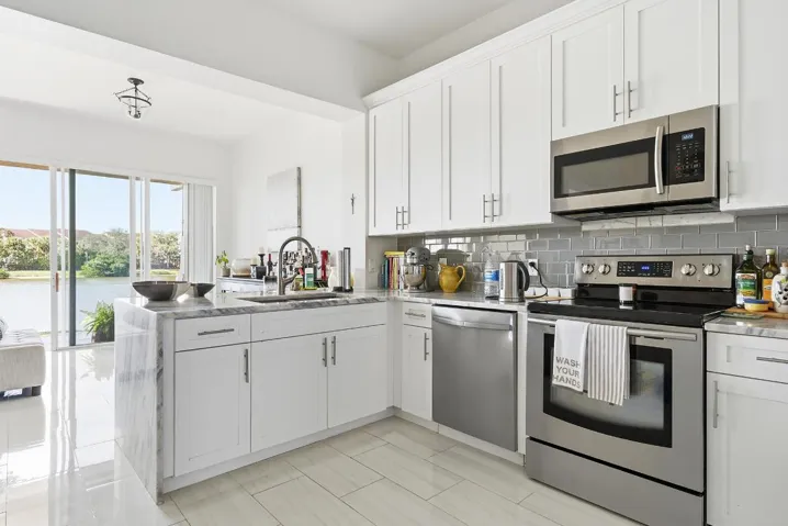 855-MARINA-DEL-RAY-3-33401-009