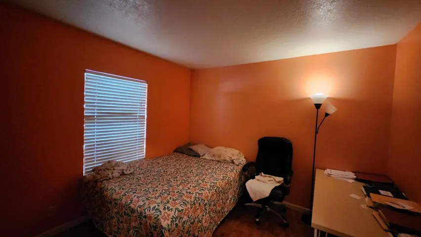 1000093116