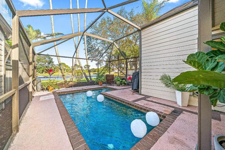 2566 Bedford Mews