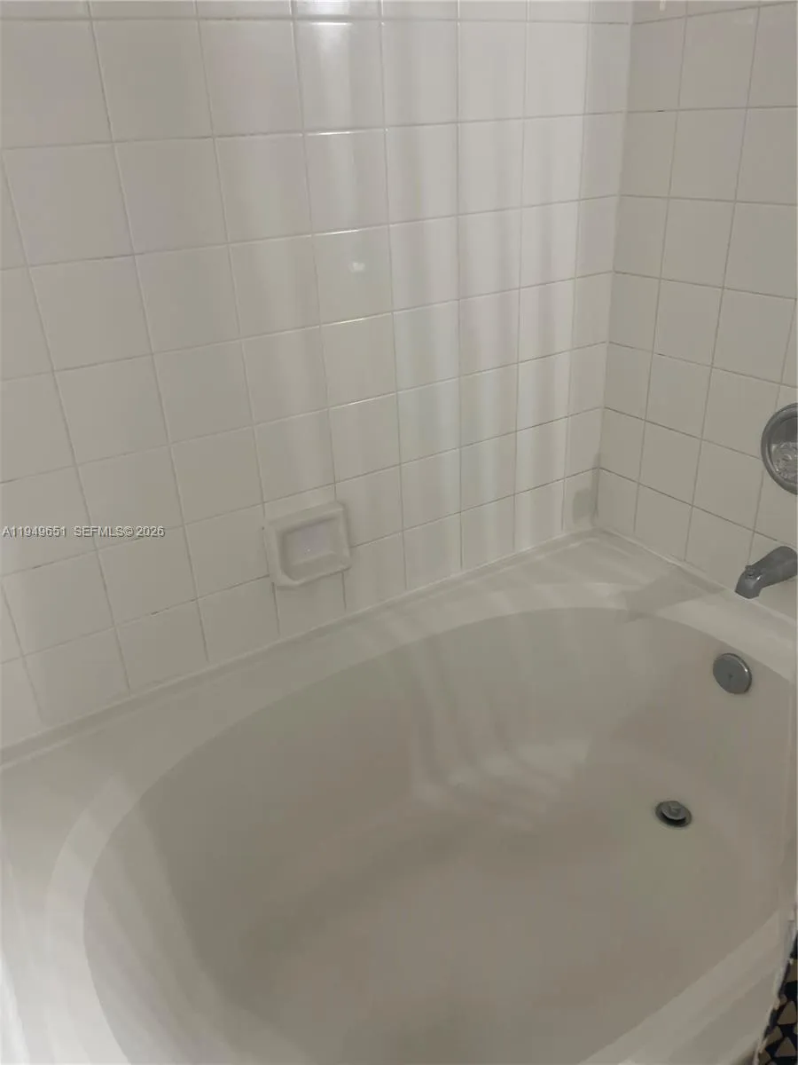 Roman tub