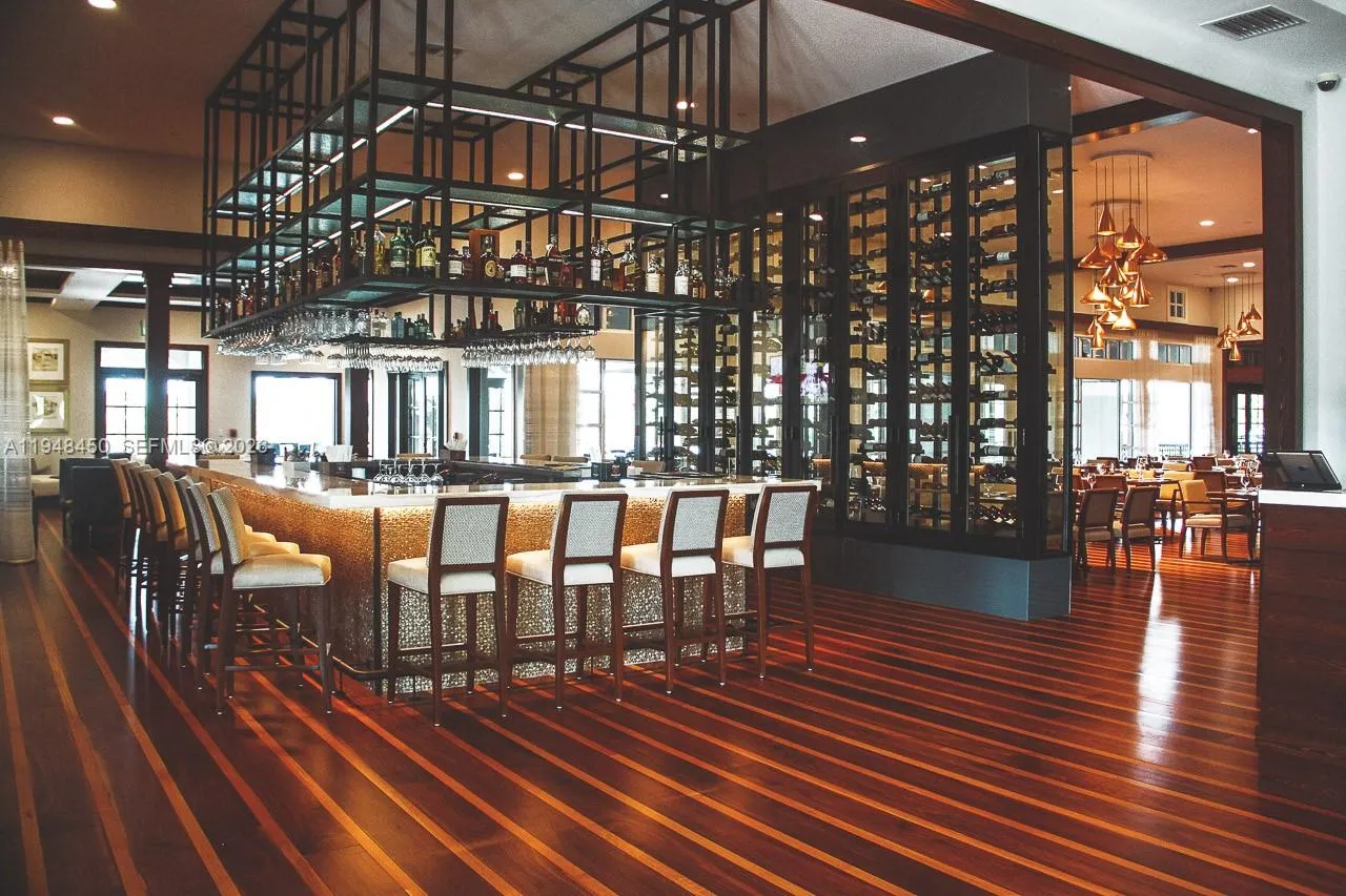 Club Restuarant
