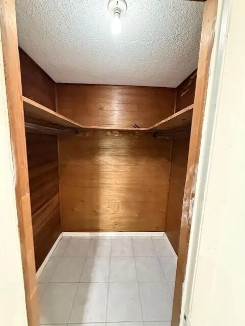 6309 walk in closet