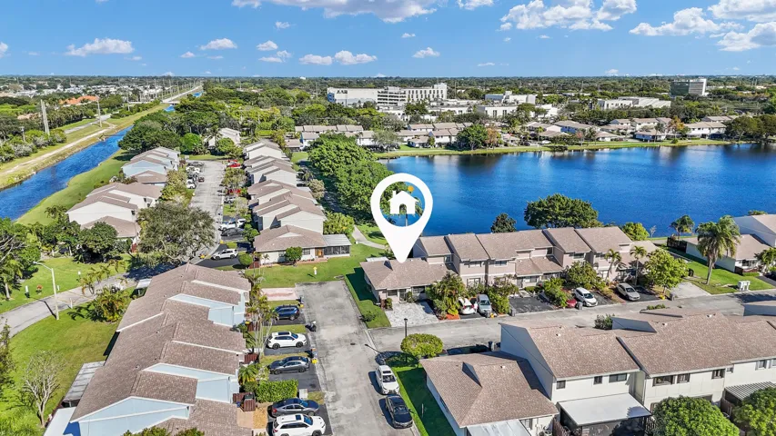 Updated 2BED/2BA lakefront villa!