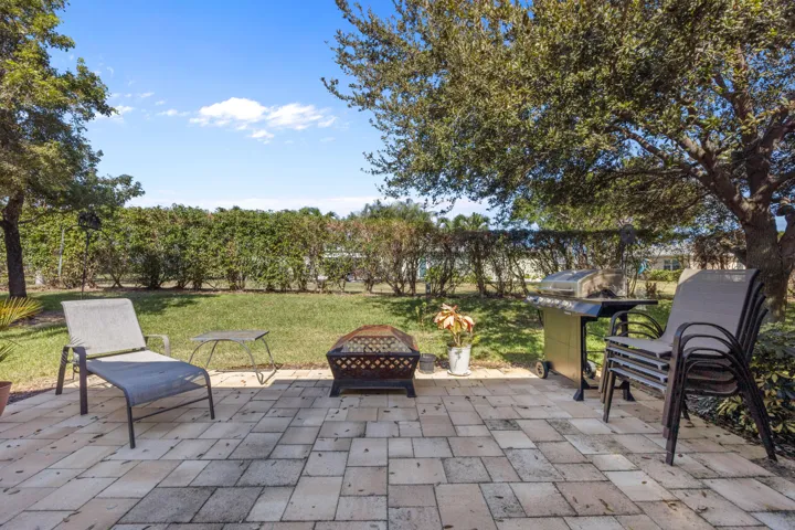 Beautiful paver patio with no rear neighbors