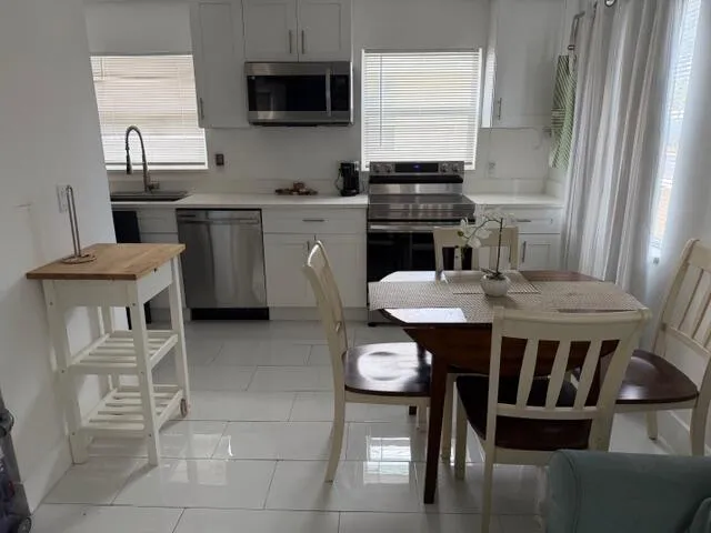 DINING NOOK CONVENIENT TO EVERYTHING!
