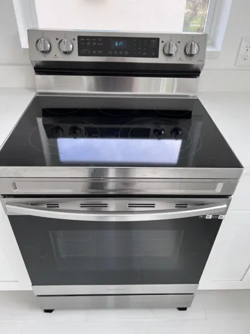NEW STOVE and NEW MICROWAVE are only 12 months old!!