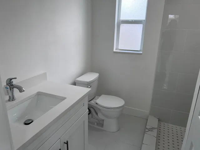 BRAND NEW 12 MONTH OLD BATH WITH PORCELEIN SHOWER!